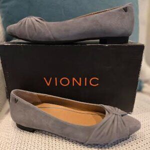 Vionic Gramercy Charcoal Suede Flat Size 7